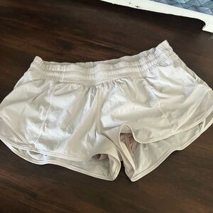 Lululemon Size 10 Inseem 2.5 hotty hot shorts white